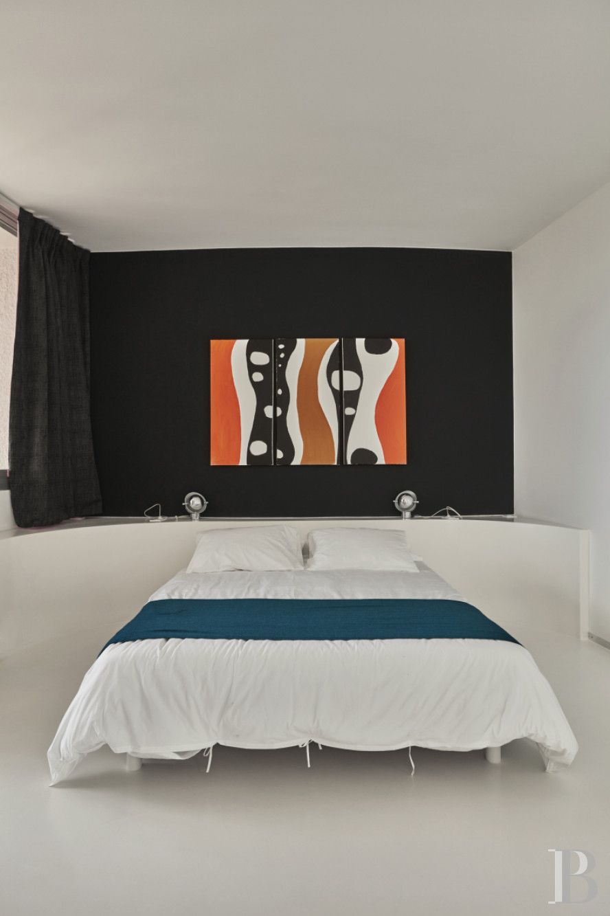 An architect-designed villa built in the 1970s near Arles, in Bouches-du-Rhône - photo  n°21